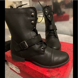 New Black combat boot